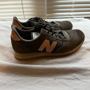 New Balance Suede gray‎ and pink sneakers shoes women’s size 6